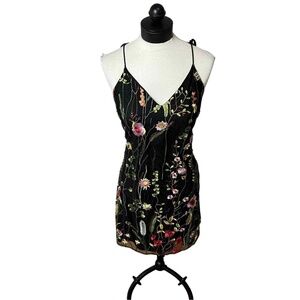 Ali & Jay‎ Embroidered Floral Mini dress medium